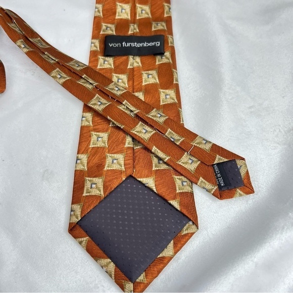 VON FURSTENBERG Stunning Men’s Silk Tie - Picture 2 of 6